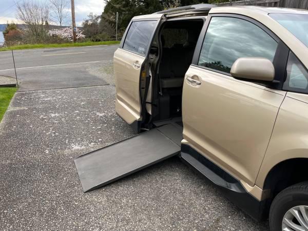 2013 Toyota Sienna XLE Northstar Handicap Van - 19,000 Miles -By Owner 11
