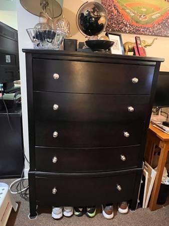 Recliners and dressers-must sell moving