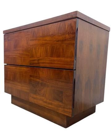 Vintage Mid-Century Modern Two-Drawer Nightstand with Book-Matched Wood Grain 4