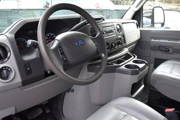 2017 Ford E-Series  E-350 SD 2dr Van 3