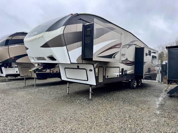 2016 Keystone cougar 34ft w/3 slides outs four season luxury on wheels
