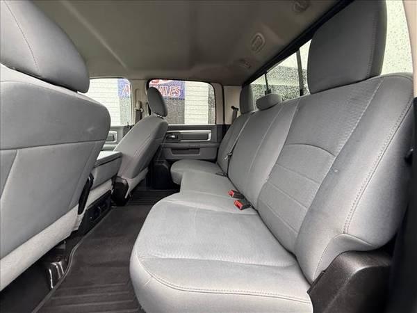 2020 RAM 1500 Classic 4x4 4WD Truck Dodge SLT Crew Cab 6.3 ft. SB Pickup 20