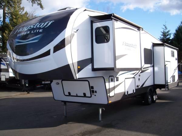 2022 Flagstaff Ultralite 36ft Rear Kitchen 5th Wheel w/ 3 Slideouts