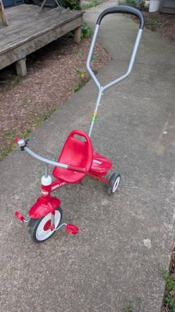 Radio Flyer Deluxe Steer & Stroll Trike