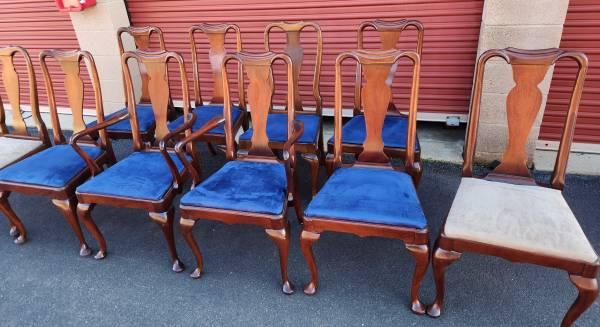 10 matching dining chairs 10