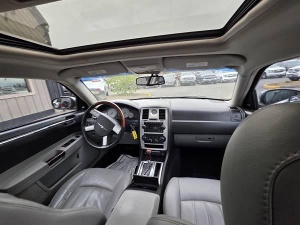 2006 Chrysler 300  300c Sedan 4d V8, Hemi, 5.7 Liter Sedan Dream City 10