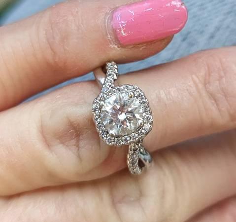 Diamond wedding ring