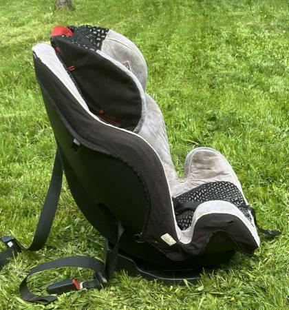 Evenflo adjustable car seat. 4