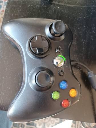 Xbox 360 S 250GB w/ games and wired controller 2