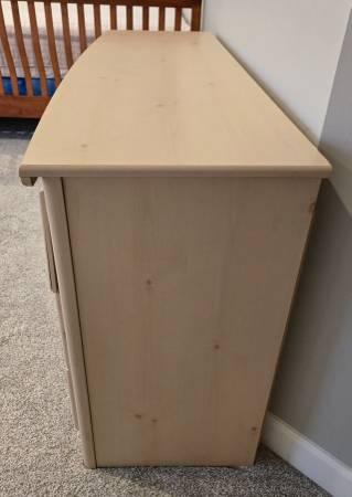 Girl's dresser with mirror 4
