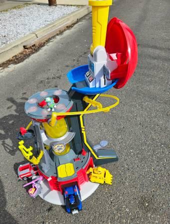 Retired Toy PAW Patrol Lookout Tower Playset w/ Lights and Sounds 15