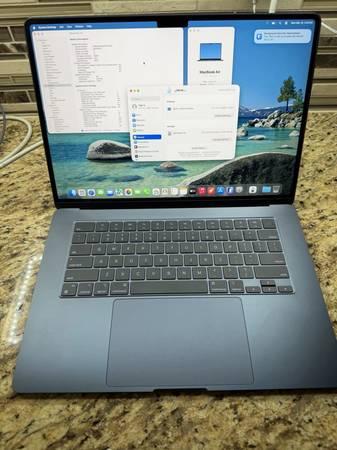 2024 Apple MacBook Air 15" M3 10 Core 4.0GHz 16GB RAM 512GB SSD