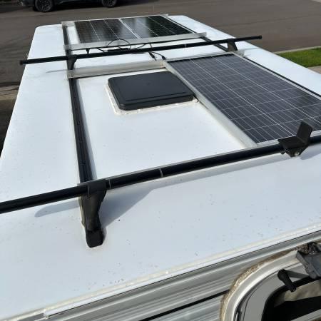 2015 Four Wheel Camper! Excellent condition 4