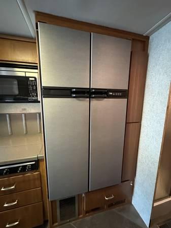 2008 ITASCA MERIDIAN 37H SLEEPS 8 CUMMINS DIESEL LOW MILES 12
