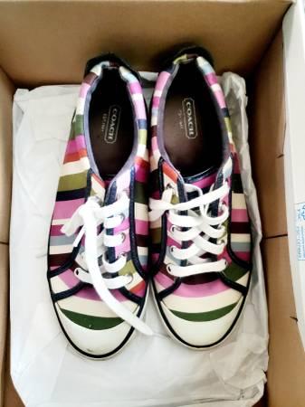 Coach tennis shoes in box 4
