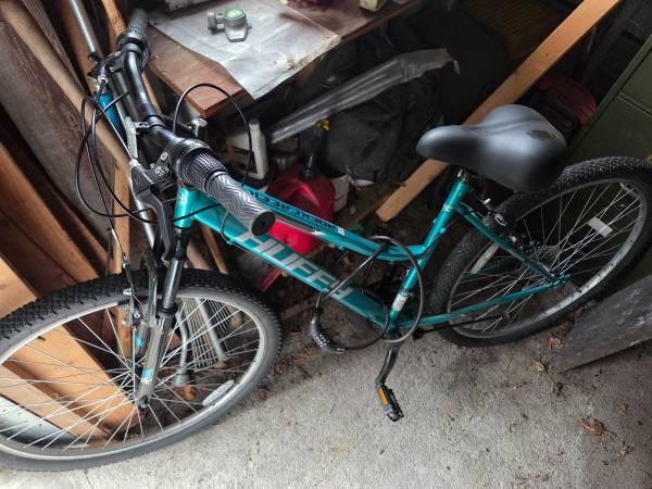 Lightly used 6 speed Huffy with extras 2