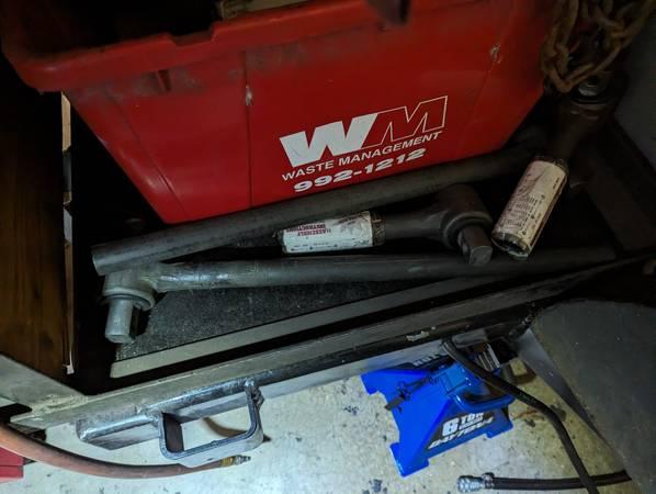 Hydraulic cylinders for car haulers & parts 19