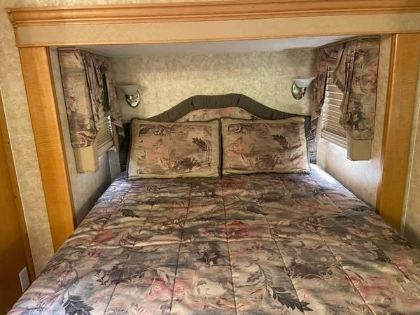 Luxury Camper Package –05 Alpenlite 5th Wheel+ 2004 GMC Duramax Diesel 16
