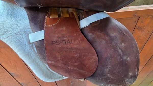English Riding Saddle, 17", with custom wool blanket 6