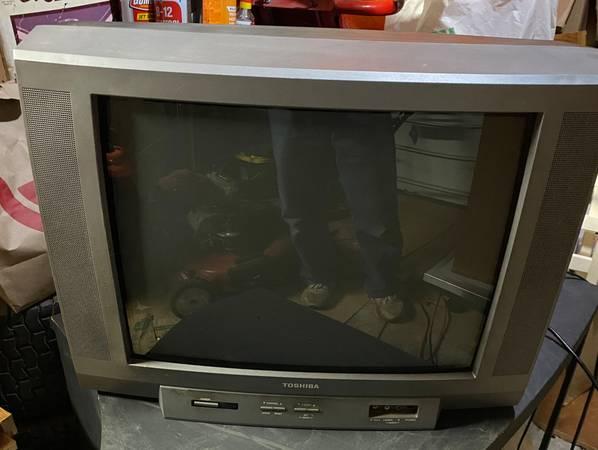 Toshiba 20A42 20” CRT TV – Tested Working – Great Color – Retro Gaming