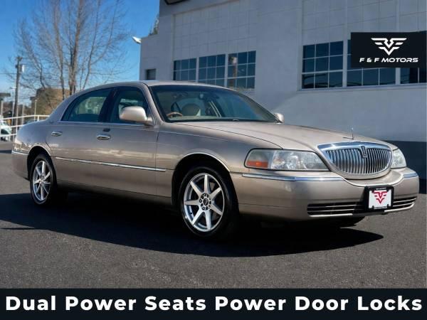 2003 Lincoln Town Car Signature Sedan 4D