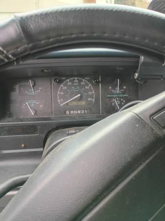 Universal Ford conversion van 16
