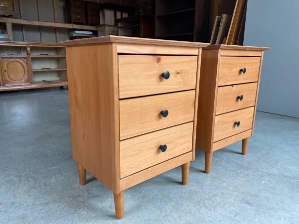 Nice All wood 3-Drawer Nightstands (Set of 2) ( new ) 3