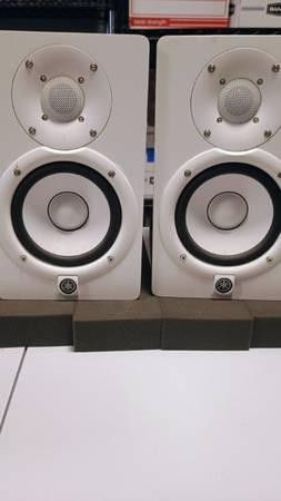 Yamaha HS5 W 5-Inch Powered Studio Monitor Speakers, White