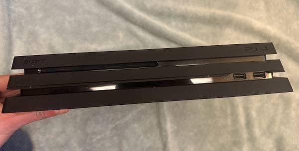 PS4 Pro 1TB (excellent condition, includes all cables and controller, in origina 11