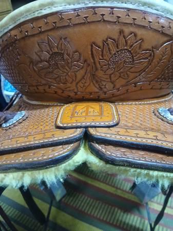 Beautiful wade saddle 14" seat custom made 4