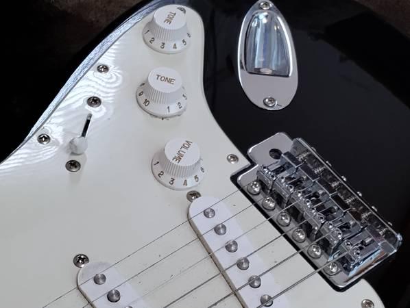 PRICED TO SELL!  BRAND NEW Squier Affinity Stratocaster 6