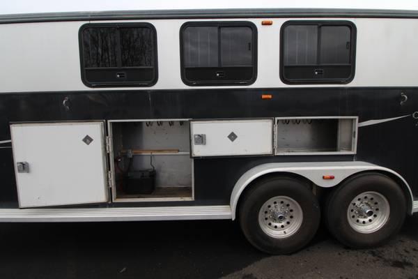 2004 Classic Weekender LQ 3 Horse Trailer Side Tack Dinette Kitchenett 14