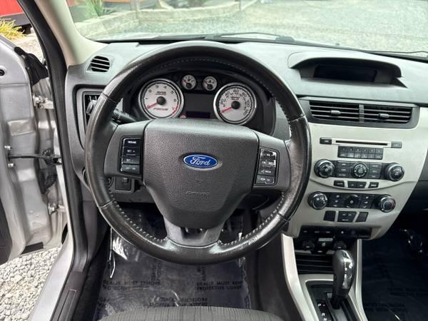 2009 Ford Focus SE Sedan 21