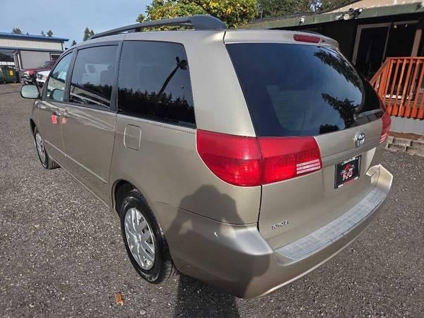 2005 Toyota Sienna LE 7 Passenger 4dr Mini Van 13