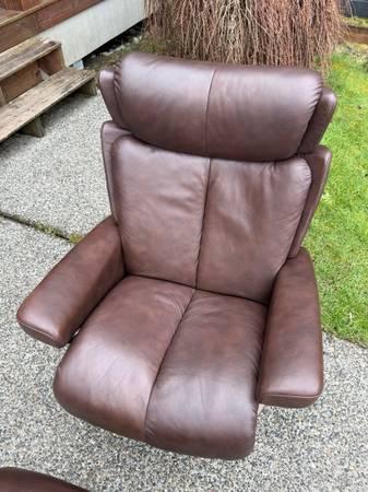 Ekornes Stressless  Chair And Ottoman 4