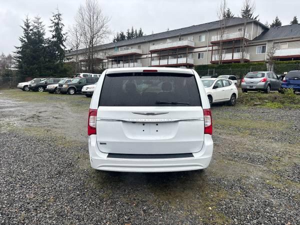2014 Chrysler Town  Country Touring 4