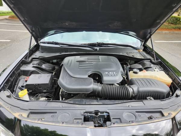 2018 CHRYSLER 300 LIMITED 9