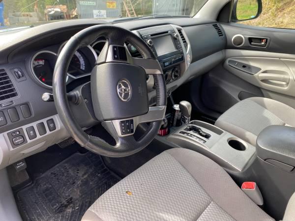 2013 Toyota Tacoma v6 4x4 clean title 9