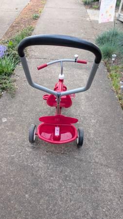 Radio Flyer Deluxe Steer & Stroll Trike 2