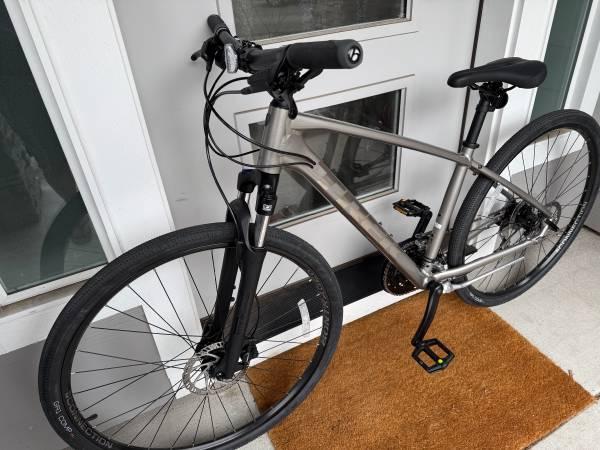 Medium Trek Dual Sport Hybrid Bike