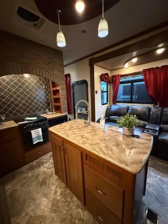 2015 Forest River Vengeance Touring 38L13 43’ F/W Toy Hauler 10