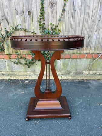 Neoclassical Style Oval Mahogany Lyre Base Table