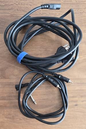 Yamaha HS8 Speakers with Cables, Mint Cond 5