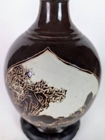 Vintage Chinese Black Glaze Sgraffito Vase - Signed "Tuibo" - 9.25" 5