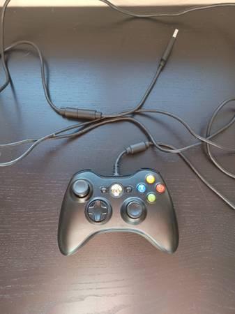Xbox 360 S 250GB w/ games and wired controller 3