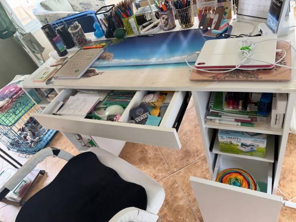 Craftroom furniture 3