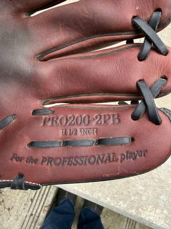 Rawlings Heart of the Hide PRO200-2PB 11.5” Infield Glove RHT – Good C 6
