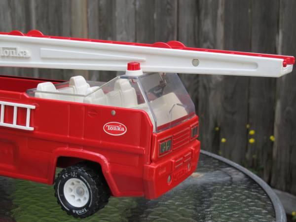 Vintage Tonka Fire Ladder Truck w Extension Ladder 6