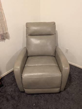 Spruce & Spring Edison Grey Recliner