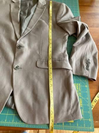 Men's suit size 38 R jacket and 32 x 31 pants EUC - so lovely 7